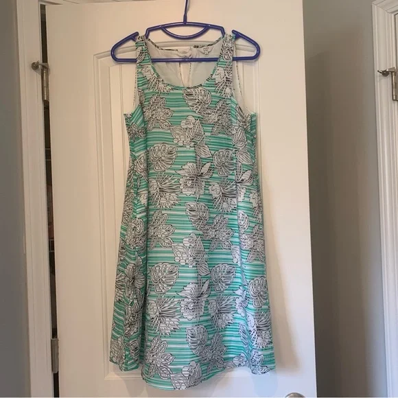 Crown & Ivy Floral Green, White, & Navy Dress - Picture 2 of 9